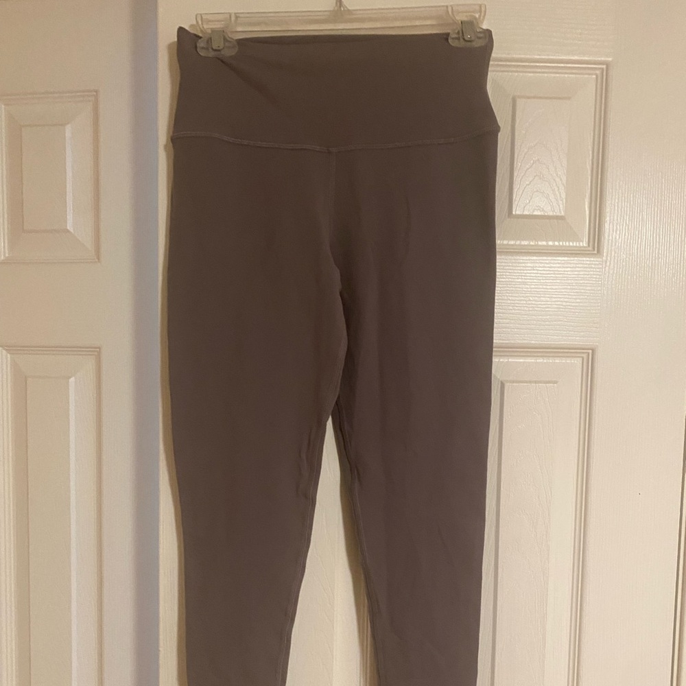 Alo leggings size Medium 22” inseam